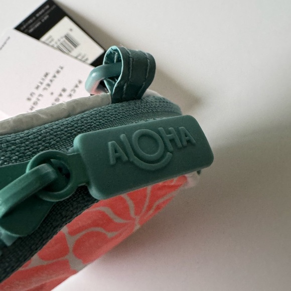 Aloha Collection Limited Edition Waikiki Tote & Pouch Set - Picture 3 of 13